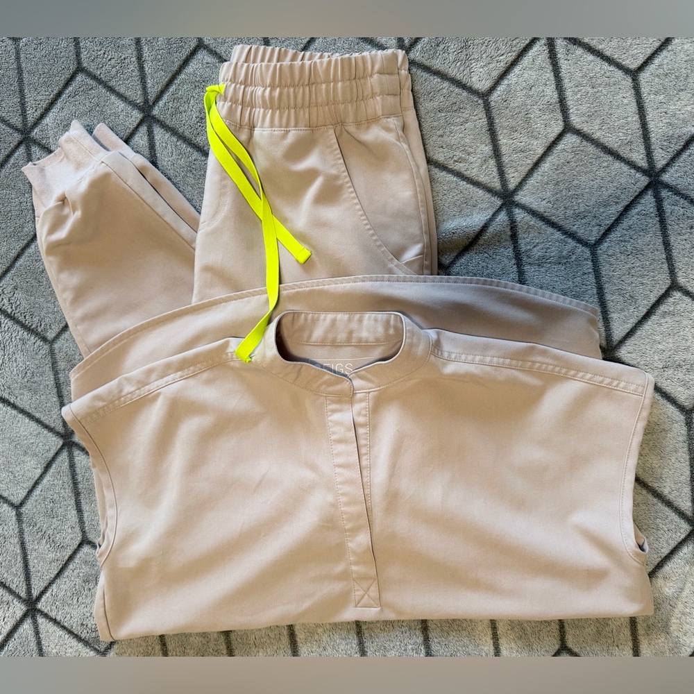 FIGS scrubs set